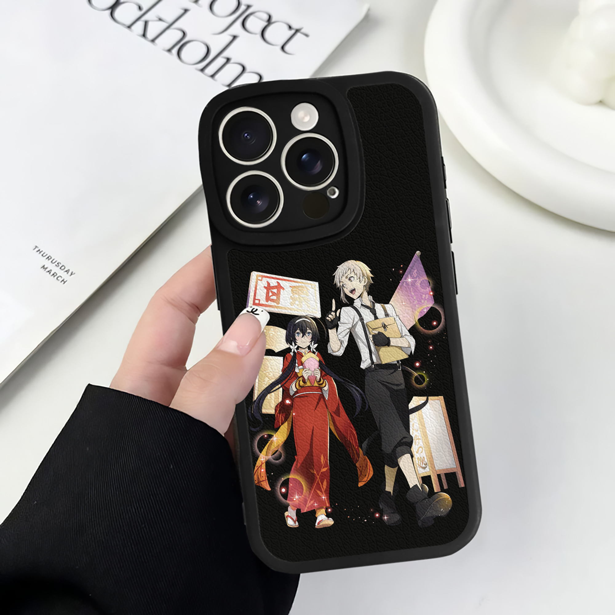 （画像用） 文豪ストレイドッグス Bungo Stray Dogs 【iPhone 16シリーズ対応】シリコンスマホケース（レザー調） 材質：シリコン